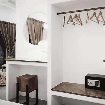 Bianco Diverso * Imerovigli