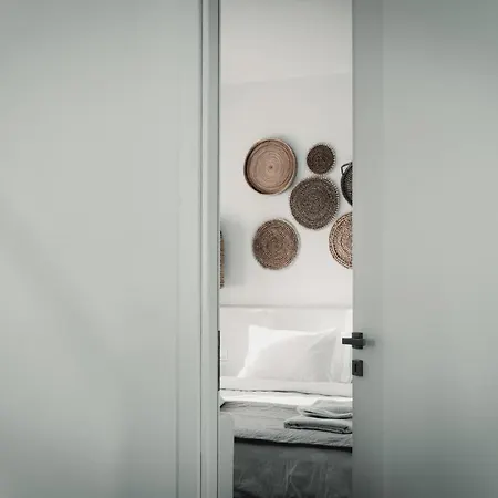 Bianco Diverso * Imerovigli